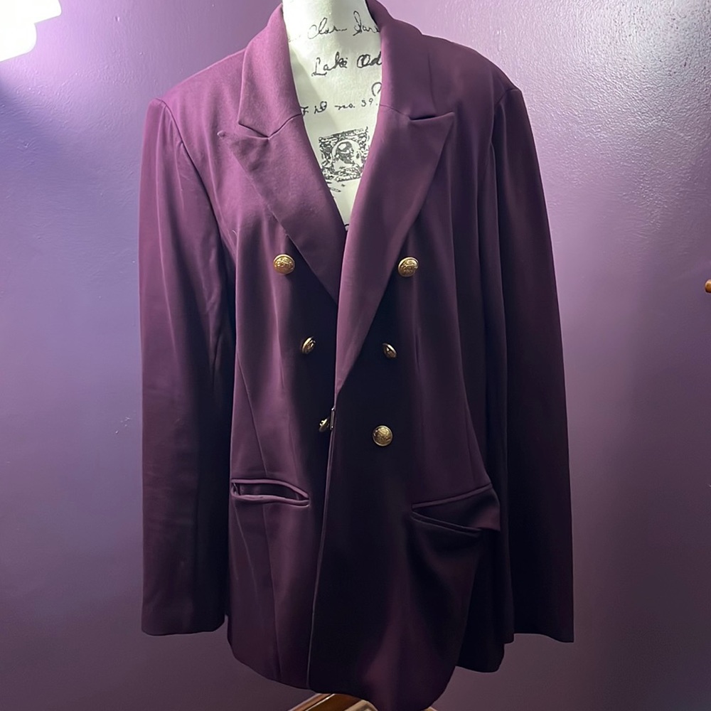 Perfect ponte knit blazer! Worn a time or 2